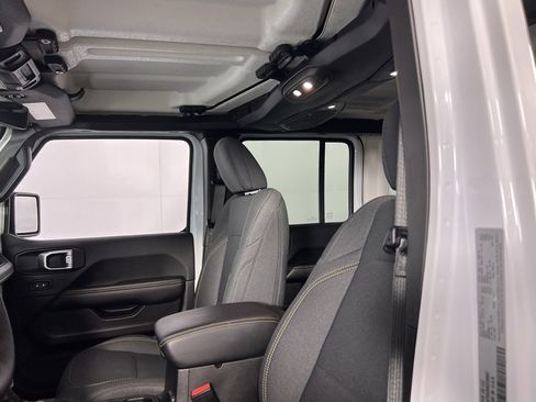 Used 2024 Jeep Wrangler Unlimited Sahara w/ Technology Group image 27