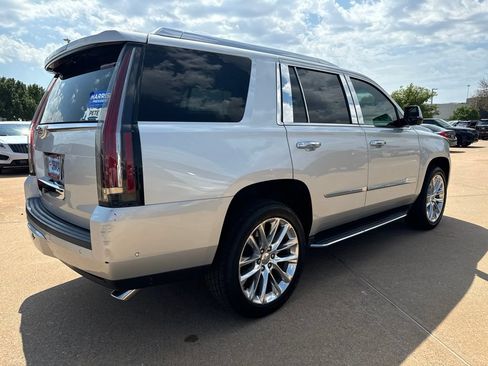 Used 2019 Cadillac Escalade Luxury AWD/4WD image 3