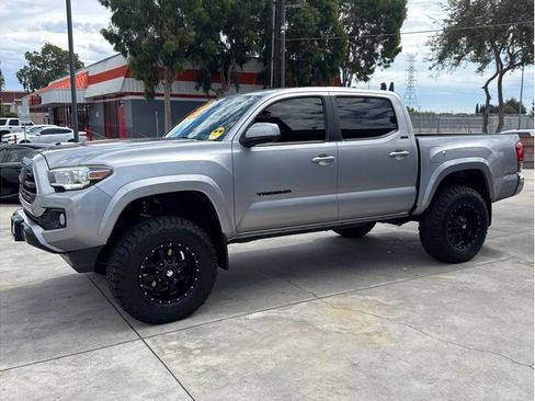 Used 2018 Toyota Tacoma SR5 RWD image 37