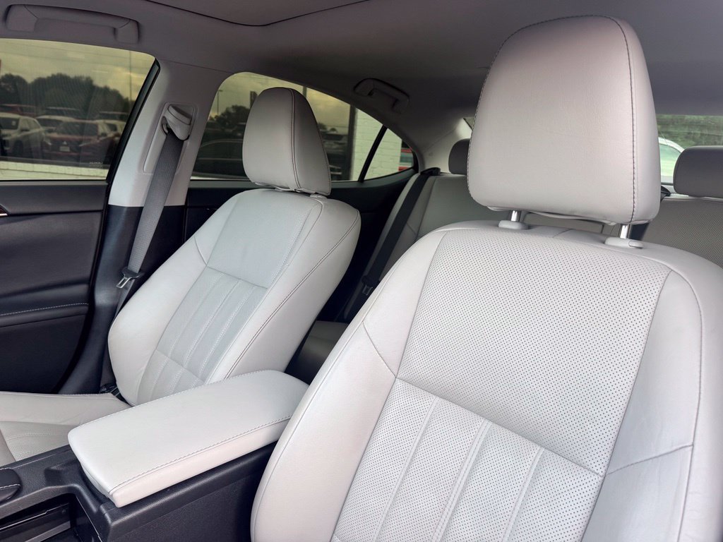Used 2016 Lexus ES 350 w/ Luxury Package w/Wood Trim FWD image 6