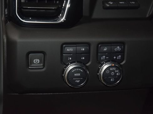 Used 2025 GMC Sierra 3500 Denali w/ Denali Reserve Package AWD/4WD image 36