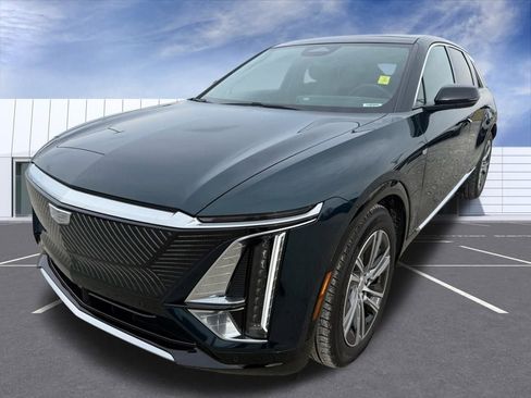 Certified 2025 Cadillac Lyriq Luxury w/ LPO, Floor Liner Package image 5