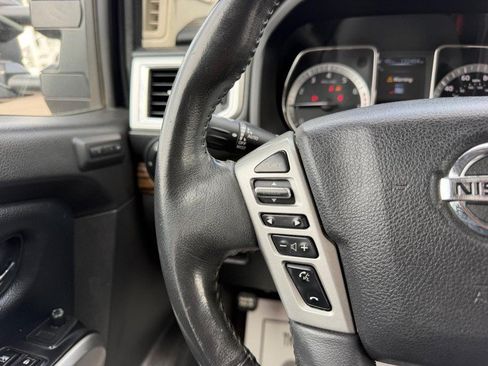 Used 2017 Nissan Titan SL AWD/4WD image 12