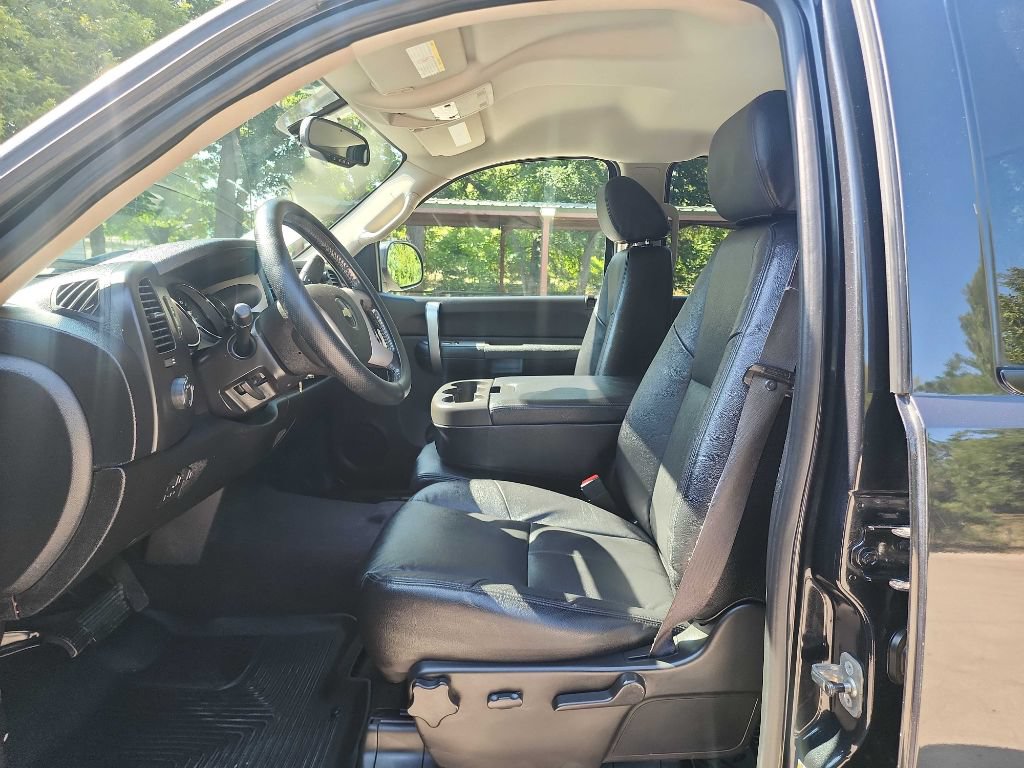 Used 2009 Chevrolet Silverado 2500 LT w/ Exterior Plus Package AWD/4WD image 19
