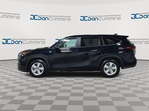 Used 2024 Toyota Highlander LE FWD image 5