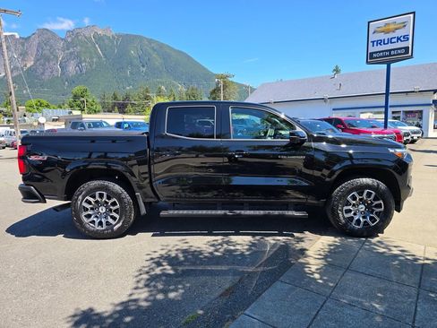 Used 2025 Chevrolet Colorado Z71 w/ Technology Package AWD/4WD image 4