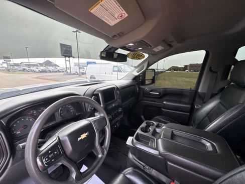 Used 2020 Chevrolet Silverado 2500 Custom w/ Custom Value Package image 11