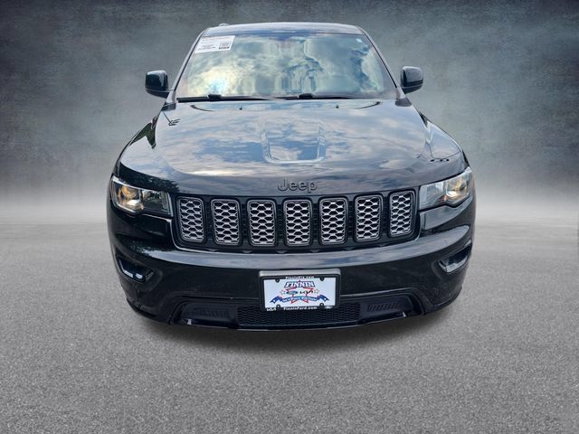 Used 2018 Jeep Grand Cherokee Altitude AWD/4WD image 2