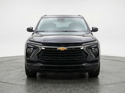 Used 2025 Chevrolet TrailBlazer LT FWD image 2