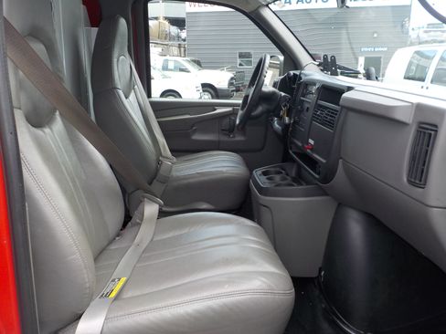 Used 2005 Chevrolet Express 3500 Extended RWD image 25