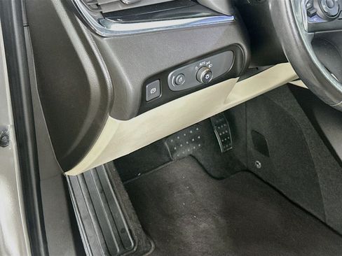 Used 2019 Buick Enclave Essence FWD image 17