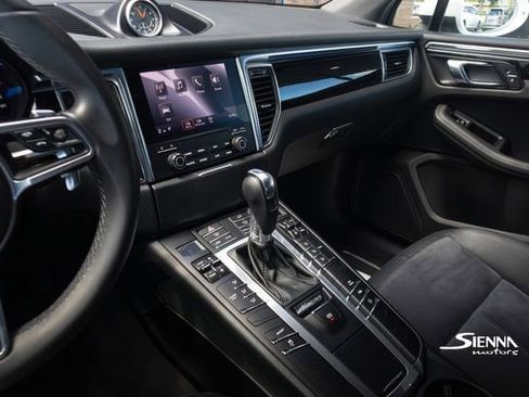 Used 2018 Porsche Macan image 36