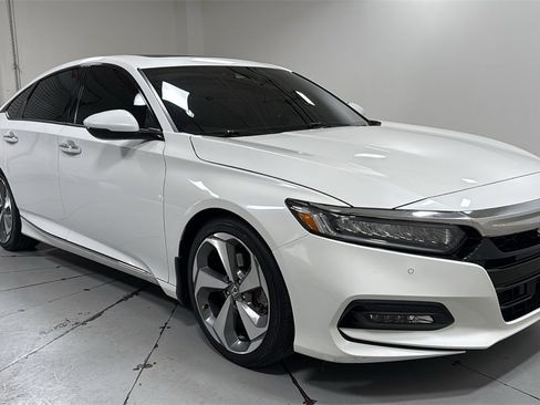 Used 2020 Honda Accord Touring image 3