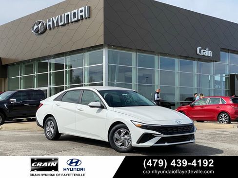 New 2026 Hyundai Elantra SE FWD image 1