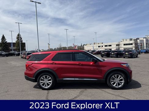 Used 2023 Ford Explorer XLT w/ Equipment Group 202A AWD/4WD image 6