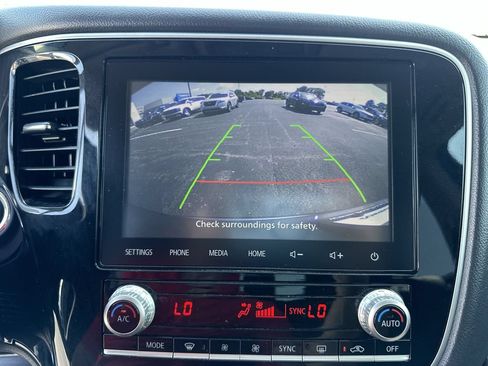 Used 2020 Mitsubishi Outlander AWD image 23