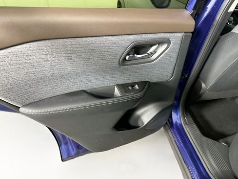 Used 2023 Nissan Rogue SV AWD/4WD image 25