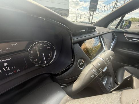 Used 2025 Cadillac XT6 Luxury w/ LPO, Floor Liner Package AWD/4WD image 25