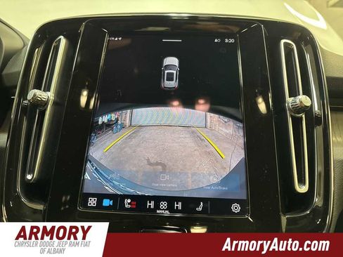 Used 2023 Volvo XC40 B5 Core w/ Convenience Package image 18