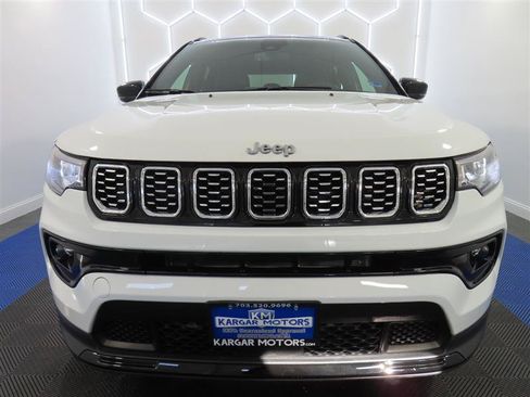Used 2025 Jeep Compass Limited AWD/4WD image 3
