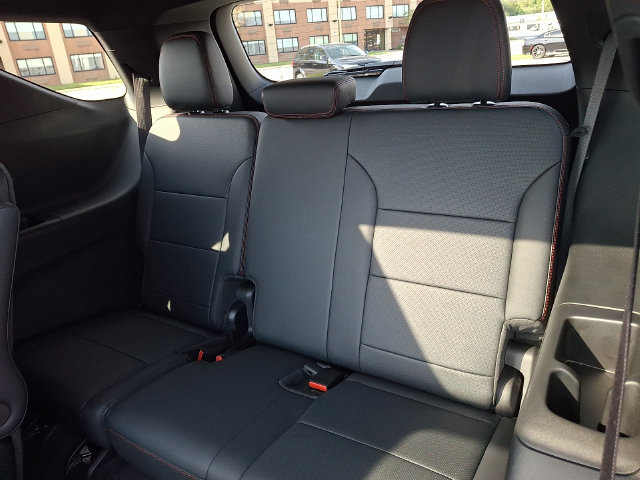 Certified 2025 Chevrolet Traverse RS AWD/4WD image 11