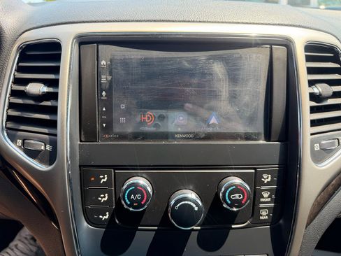 Used 2011 Jeep Grand Cherokee Laredo AWD/4WD image 18