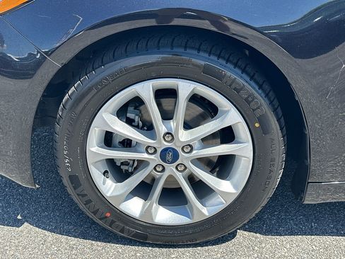 Used 2019 Ford Fusion SE FWD image 11