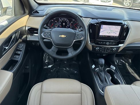 Used 2023 Chevrolet Traverse Premier image 13