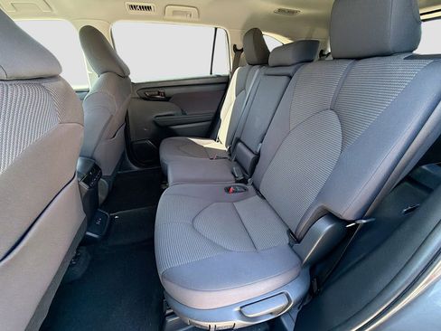 Used 2024 Toyota Highlander LE image 22