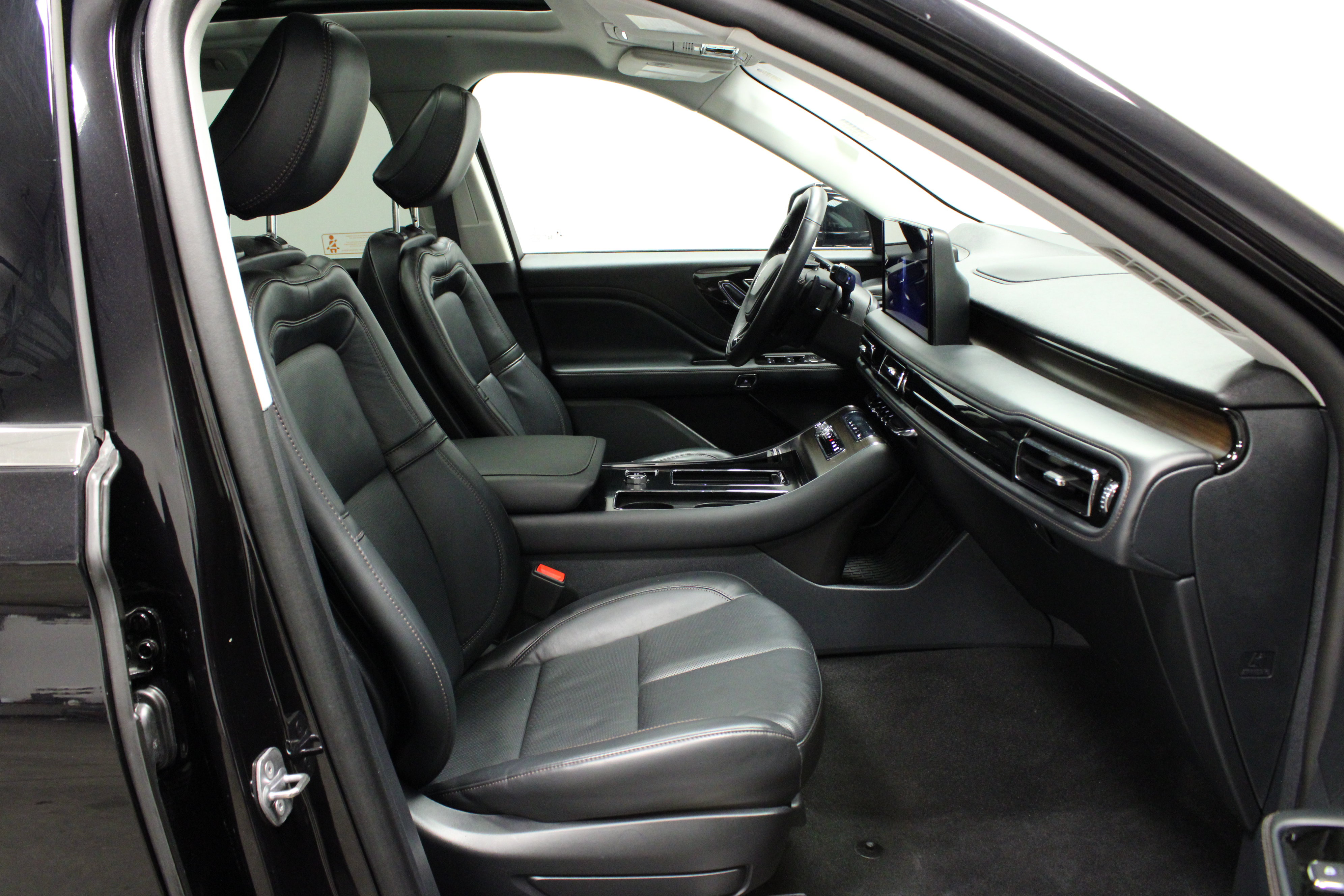 Used 2025 Lincoln Aviator Reserve AWD/4WD image 15