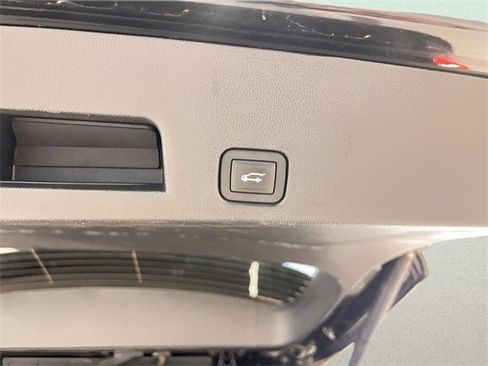 Certified 2025 Buick Enclave Preferred image 9