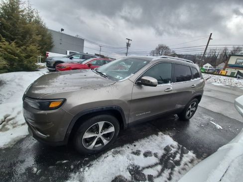 Used 2019 Jeep Cherokee Limited image 4