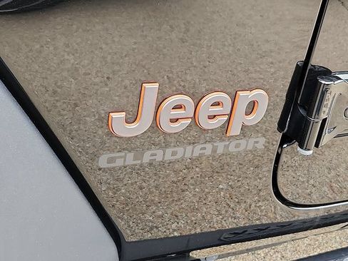 Used 2022 Jeep Gladiator Mojave w/ LED Lighting Group AWD/4WD image 31