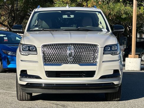 Certified 2024 Lincoln Navigator Reserve image 9