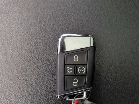 Used 2021 Volkswagen Atlas SEL R-Line image 38