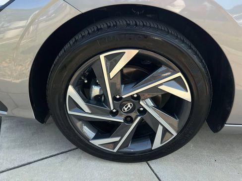Certified 2025 Hyundai Elantra Sport FWD image 23
