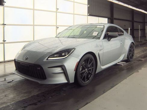 Used 2022 Toyota GR86 Premium image 2