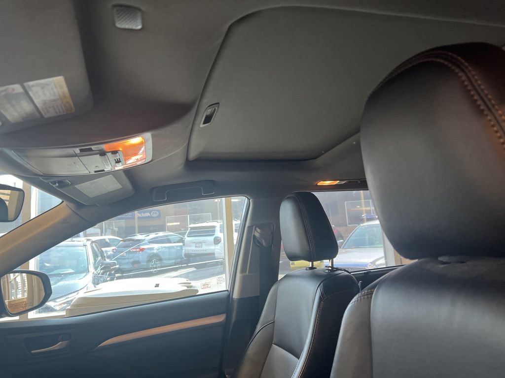Certified 2018 Toyota Highlander XLE AWD/4WD image 3