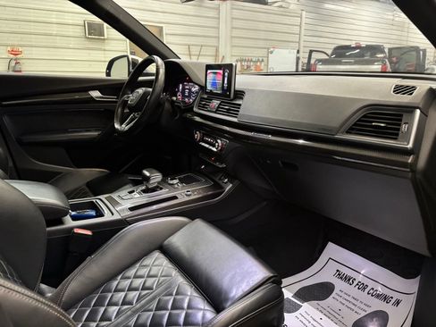 Used 2018 Audi SQ5 Premium Plus w/ Navigation Package image 24