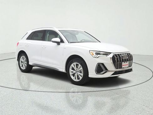 Used 2023 Audi Q3 2.0T Premium w/ Convenience Package AWD/4WD image 3