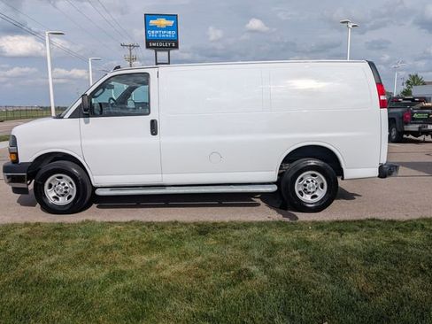 Used 2024 Chevrolet Express 2500 w/ Driver Convenience Package image 10
