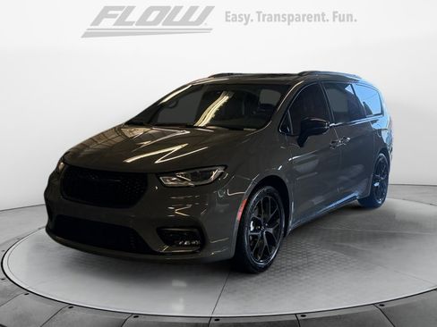Used 2025 Chrysler Pacifica Limited FWD image 4