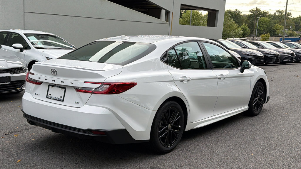 Used 2025 Toyota Camry SE FWD image 4