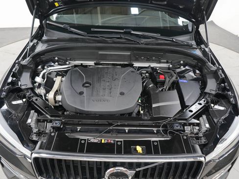 Used 2022 Volvo XC60 B5 Momentum AWD/4WD image 31