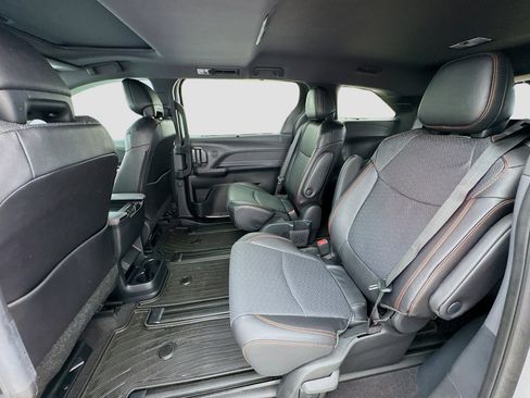 Used 2024 Toyota Sienna XSE w/ XSE Premium Package image 16