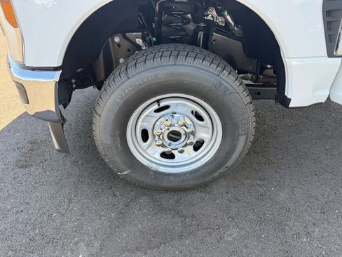 New 2026 Ford F250 XL w/ XL Chrome Package AWD/4WD image 14