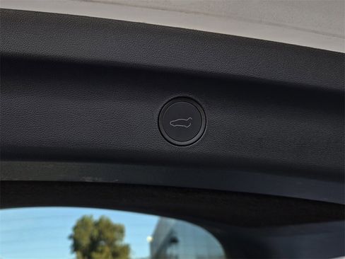 Used 2024 Tesla Model Y 2WD image 22