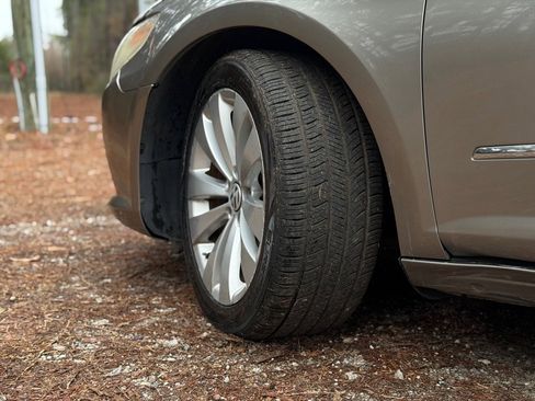 Used 2010 Volkswagen CC Sport image 2