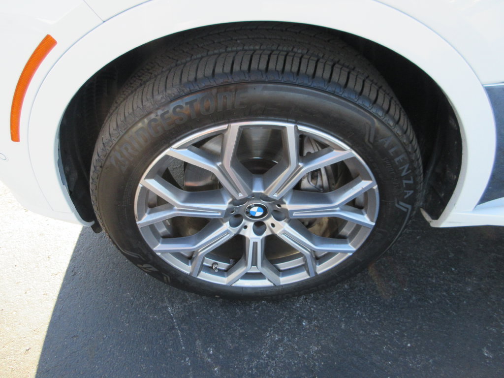 Used 2024 BMW X7 xDrive40i w/ Premium Package AWD/4WD image 14