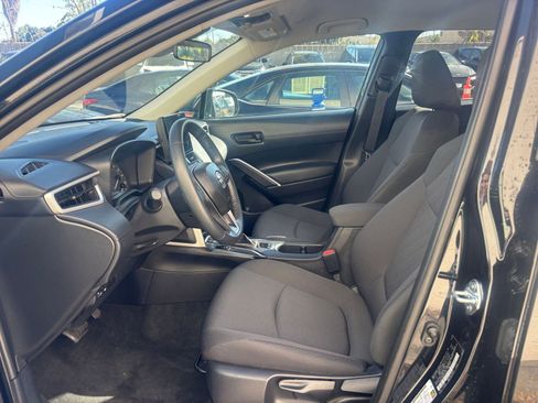 Used 2025 Toyota Corolla Cross LE image 27